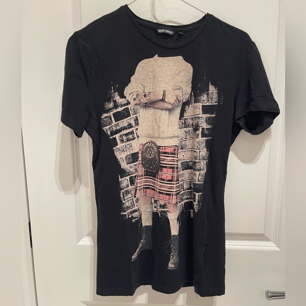 T-shirt with image